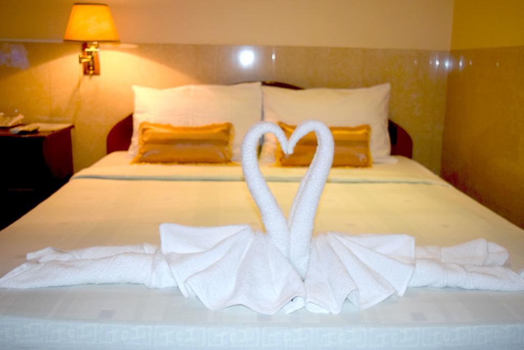 Reaksmey Battambang Hotel Екстериор снимка